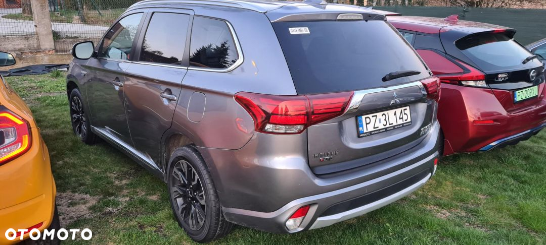 Mitsubishi Outlander 2.0 4WD Plug-In Hybrid Plus - 2