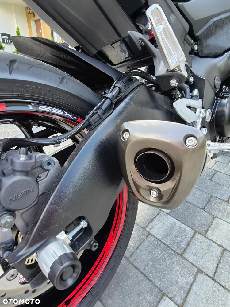 Suzuki GSX - 23
