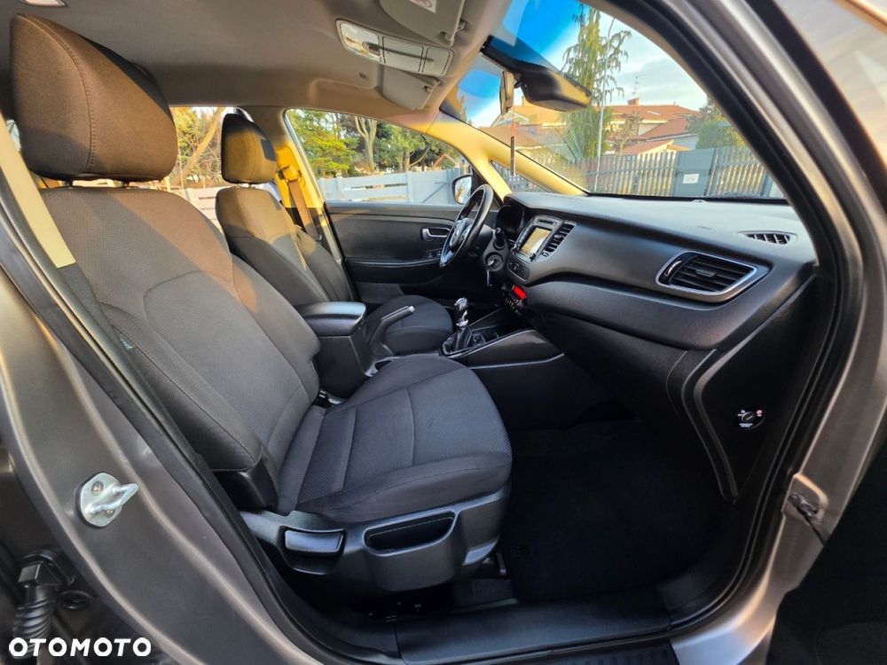 Kia Carens - 25
