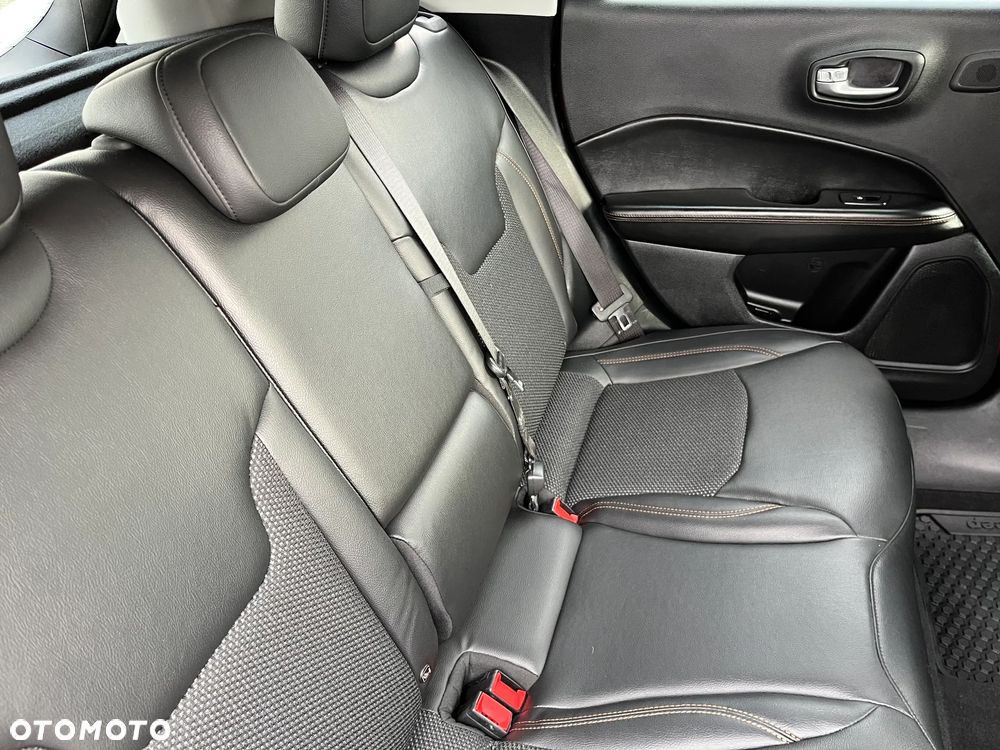 Jeep Compass - 34