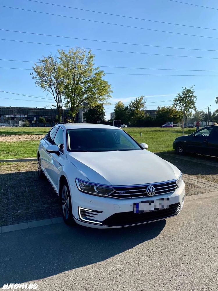 Volkswagen Passat - 1