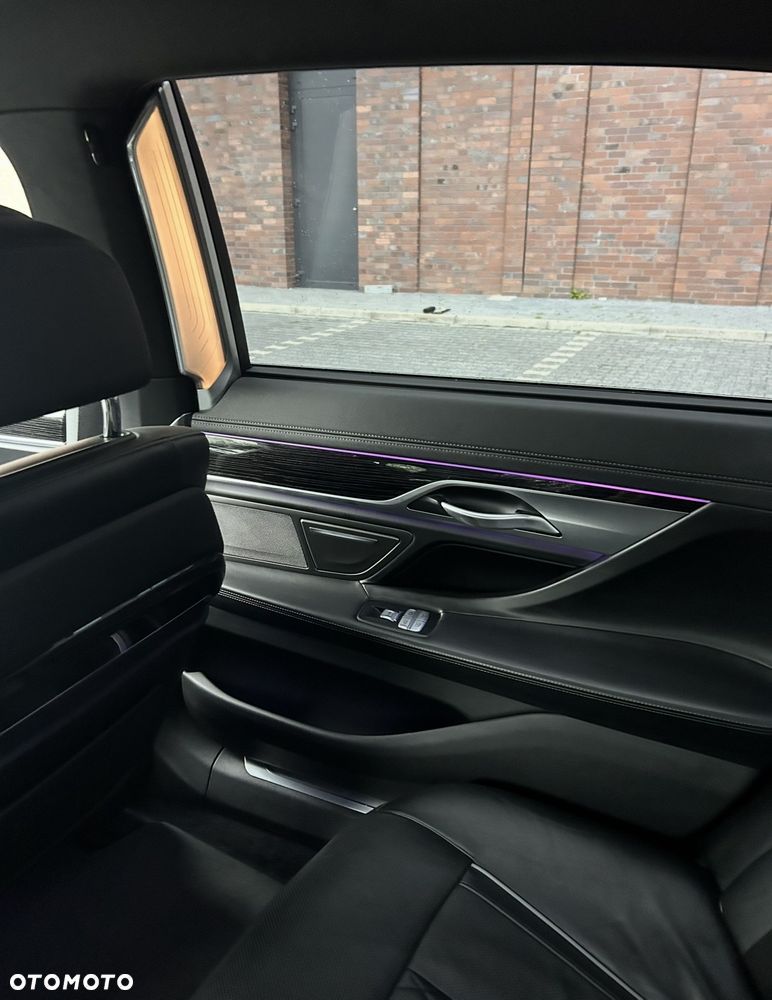 BMW Seria 7 - 18