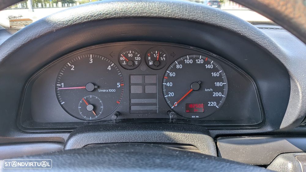 Audi A4 1.9 TDI Confort - 12