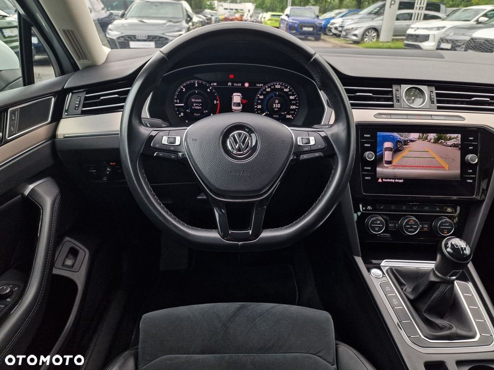 Volkswagen Passat 2.0 TDI SCR Highline - 21