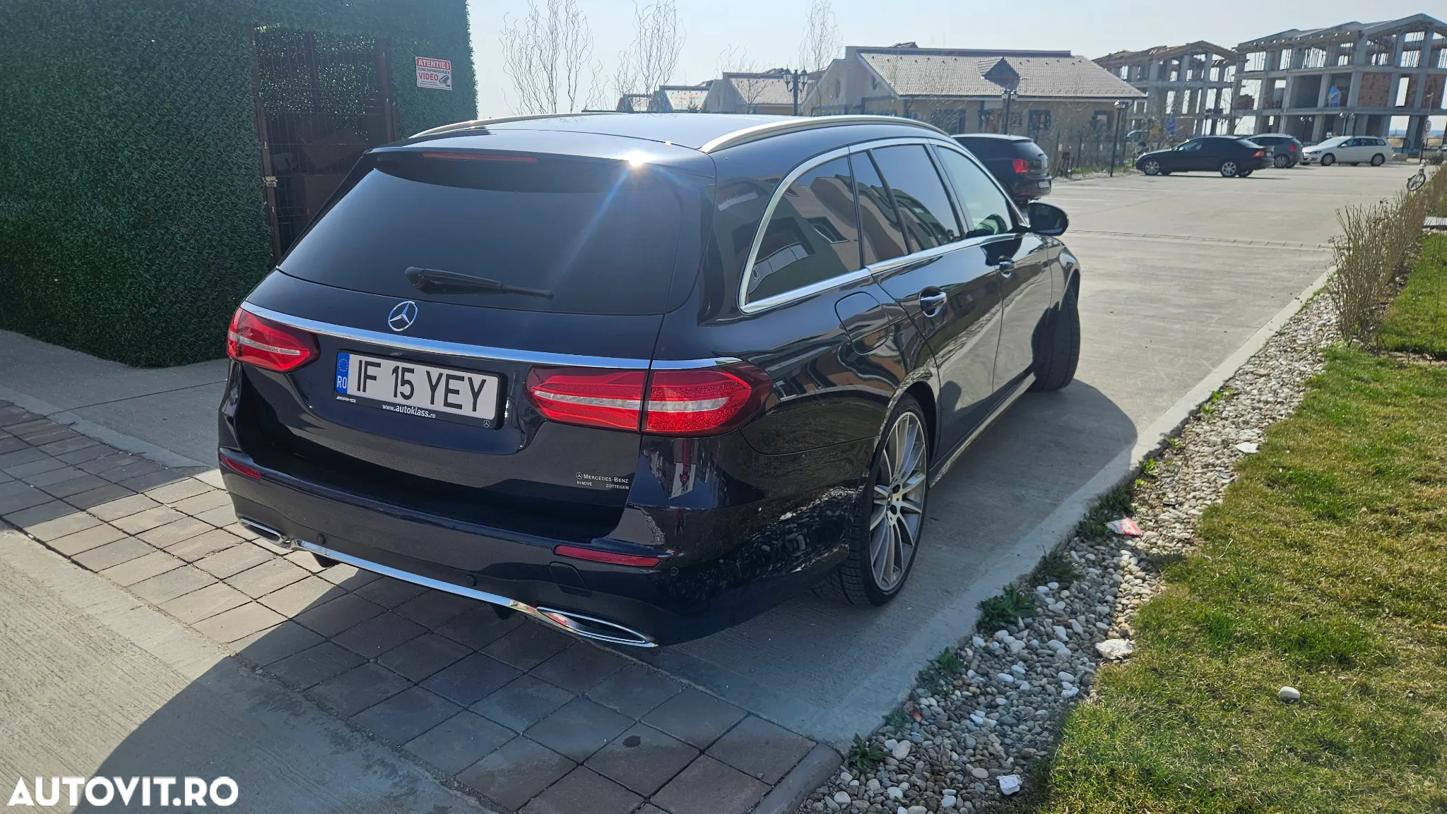 Mercedes-Benz E 220 d T 9G-TRONIC AMG Line - 6