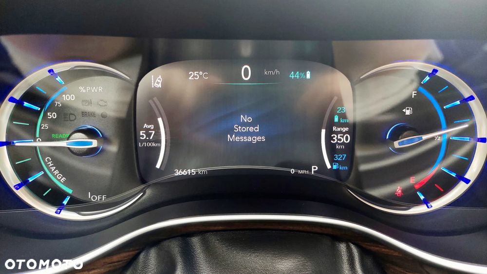 Chrysler Pacifica - 36