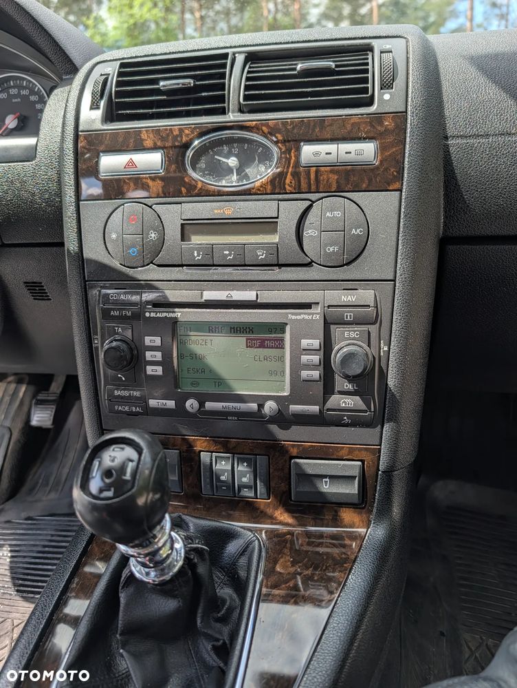 Ford Mondeo 2.5 V6 Ghia X100 / X - 4
