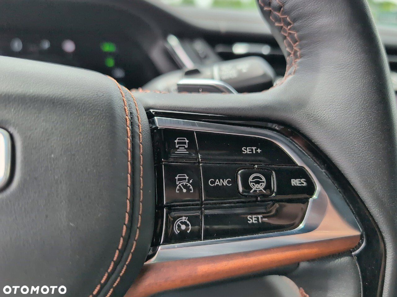 Jeep Grand Cherokee - 27
