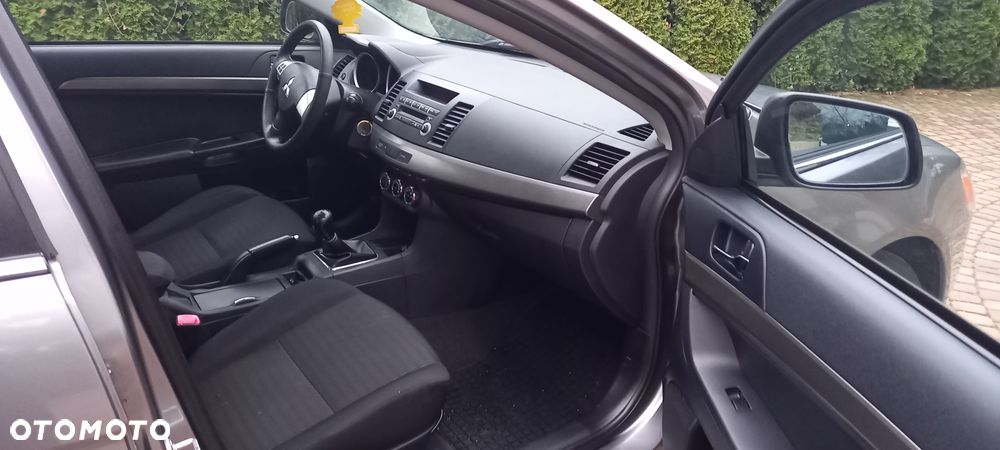 Mitsubishi Lancer - 10