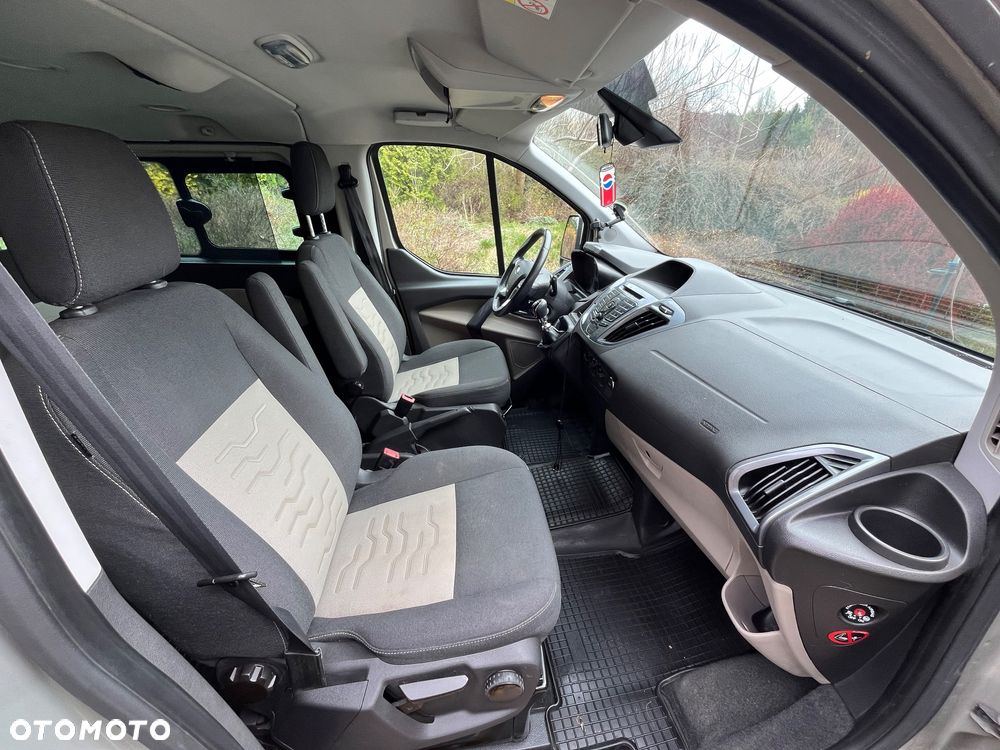 Ford Tourneo Custom - 21