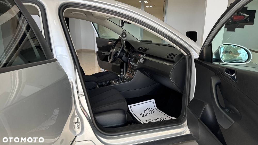 Volkswagen Passat - 33