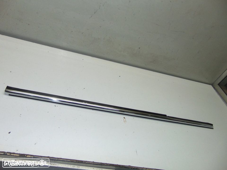 Toyota antigo - friso lateral - 1