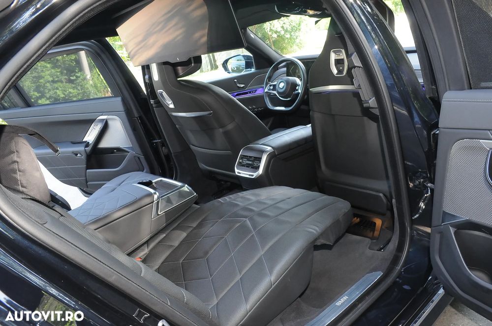 BMW Seria 7 740d xDrive MHEV - 8