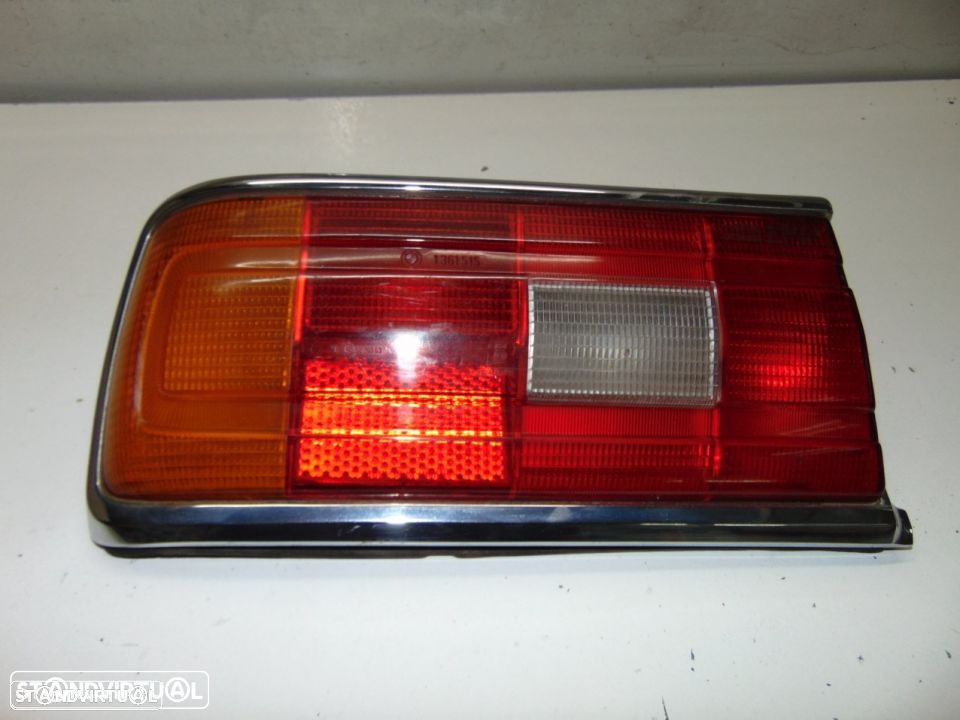 BMW Serie 5 S20 - farolins de trás esquerdo - 1