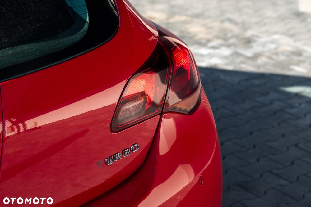 Opel Astra 1.6 T Cosmo - 17