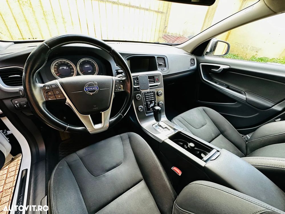 Volvo S60 D5 AWD Geartronic Momentum - 15