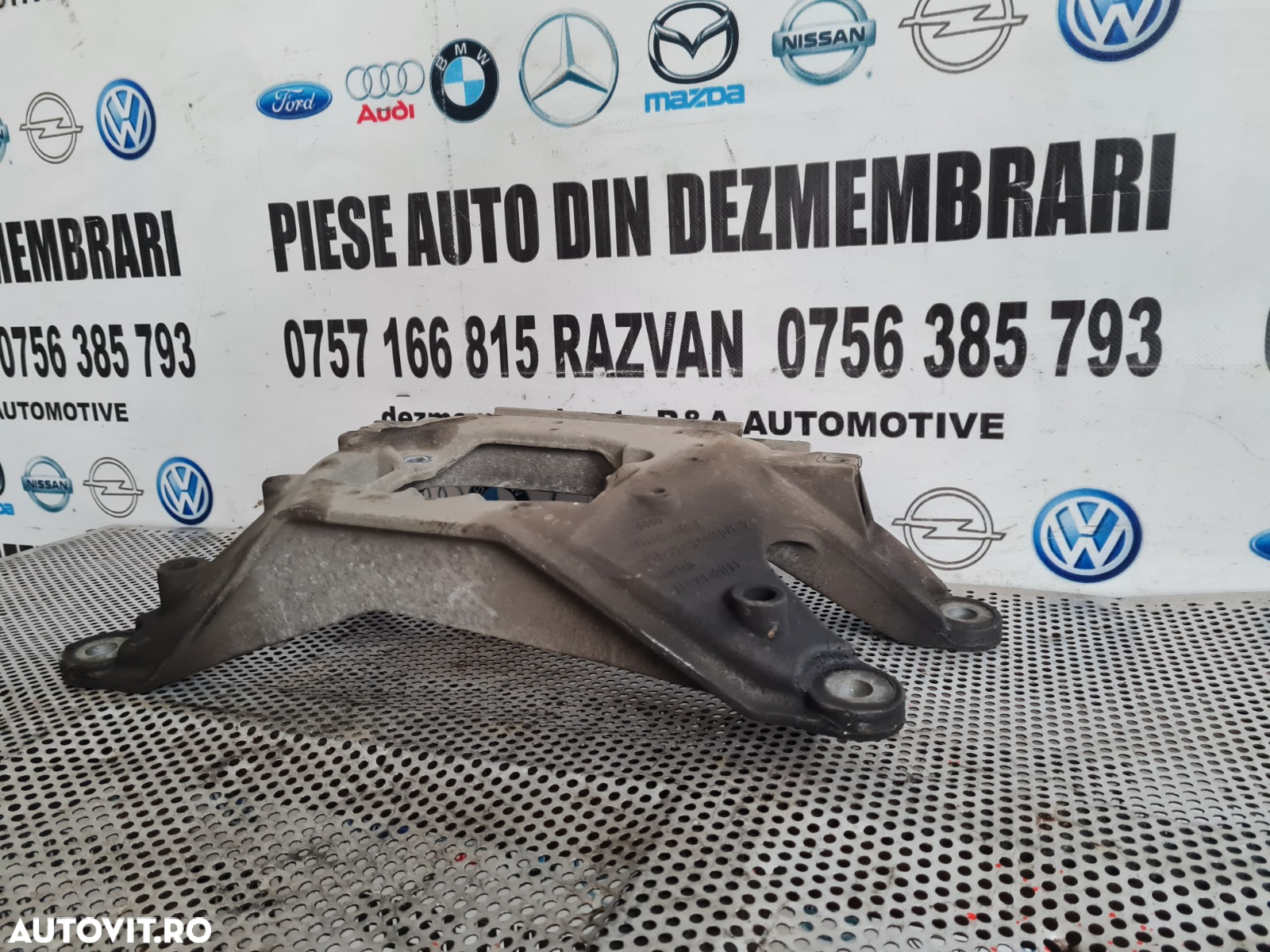 Suport Cutie Viteze Automata Audi A4 B8 A5 8T An 2008-2009-2010-2011-2012 - Dezmembrari Arad - 2