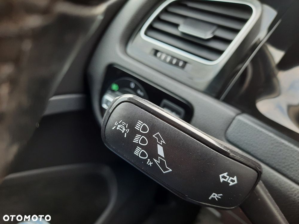 Volkswagen Golf 1.6 TDI DPF Comfortline - 26