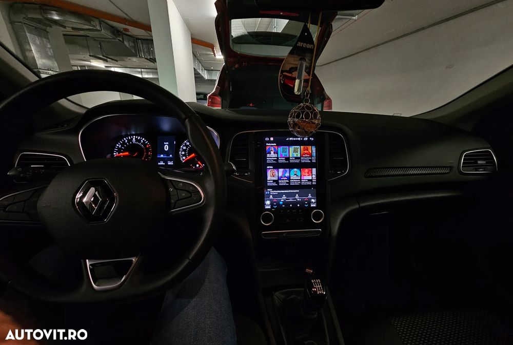 Renault Megane TCE 140 Equilibre - 11