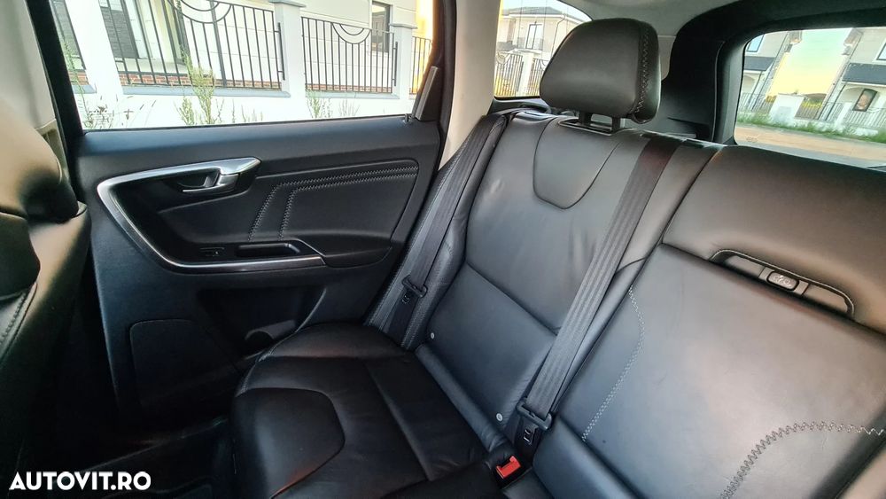 Volvo XC 60 D5AWD Ocean Race - 33