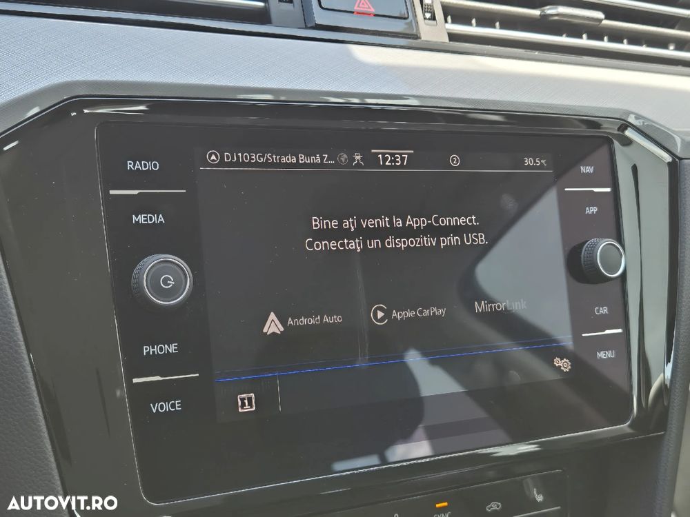 Volkswagen Passat Variant 2.0 TDI DSG Comfortline - 23