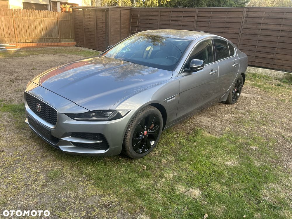 Jaguar XE 20d Prestige - 5