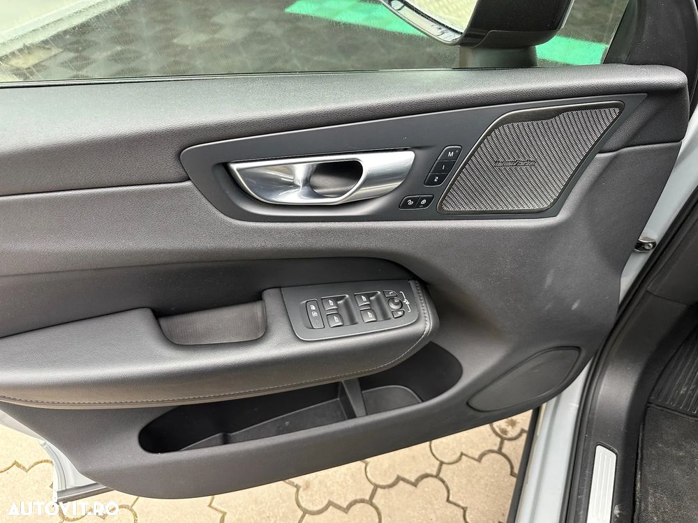 Volvo XC 60 B4 D Ultimate Dark - 17