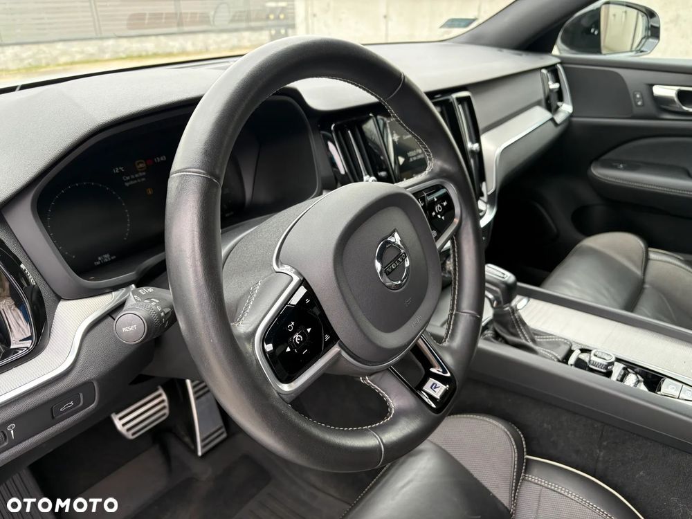 Volvo V60 T4 R-Design - 10