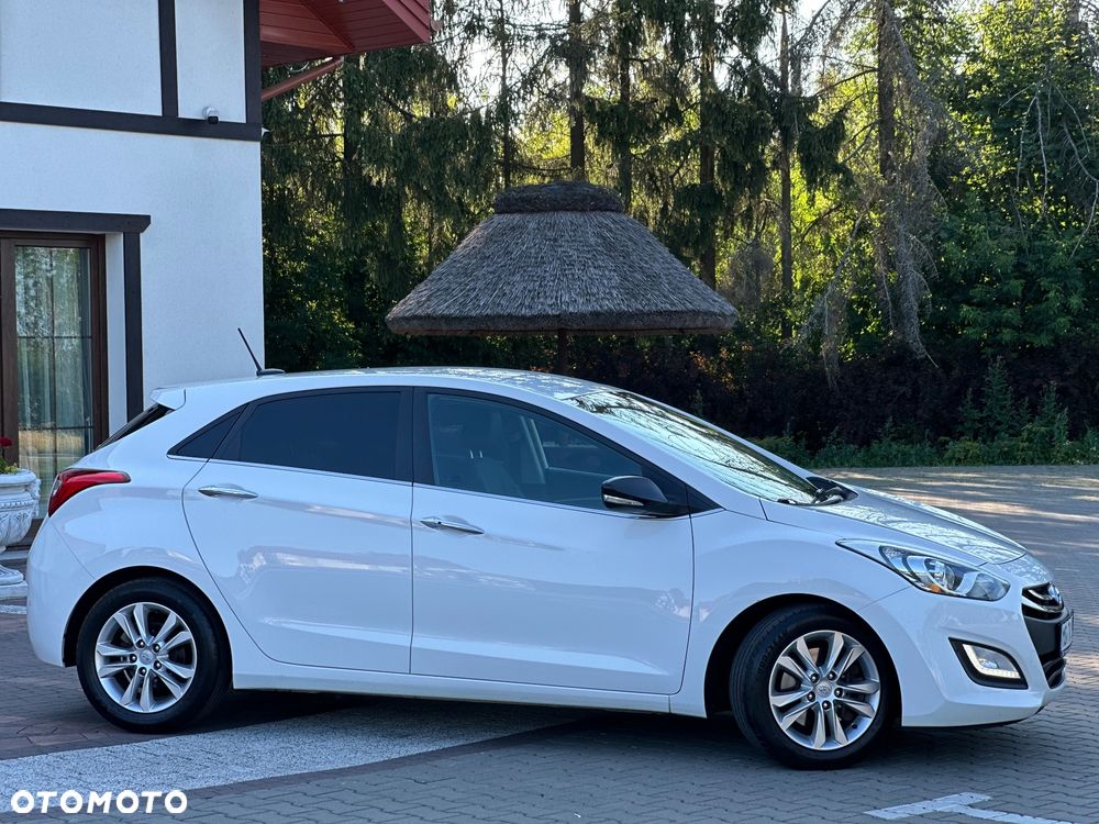 Hyundai i30 1.6 CRDi Fifa World Cup Edition - 10