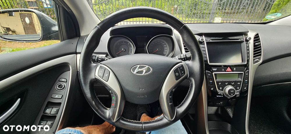 Hyundai i30 blue Kombi 1.6 CRDi Classic Navigation - 24