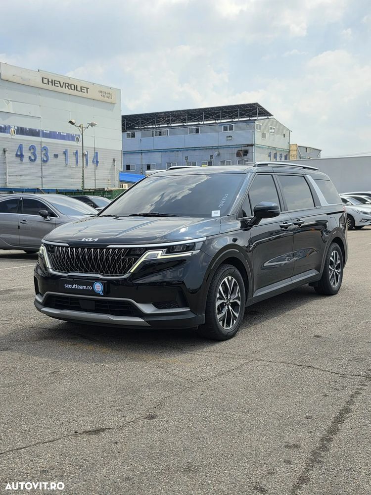 Kia Carnival - 2