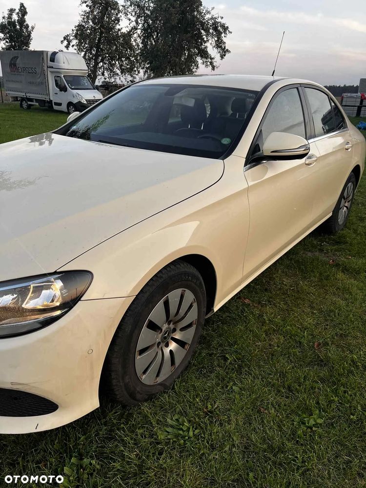 Mercedes-Benz Klasa E 200 d T 9G-TRONIC Exclusive - 3