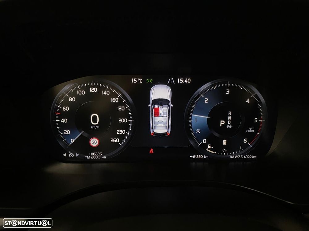 Volvo XC 60 2.0 B4 Momentum Plus Geartronic - 22