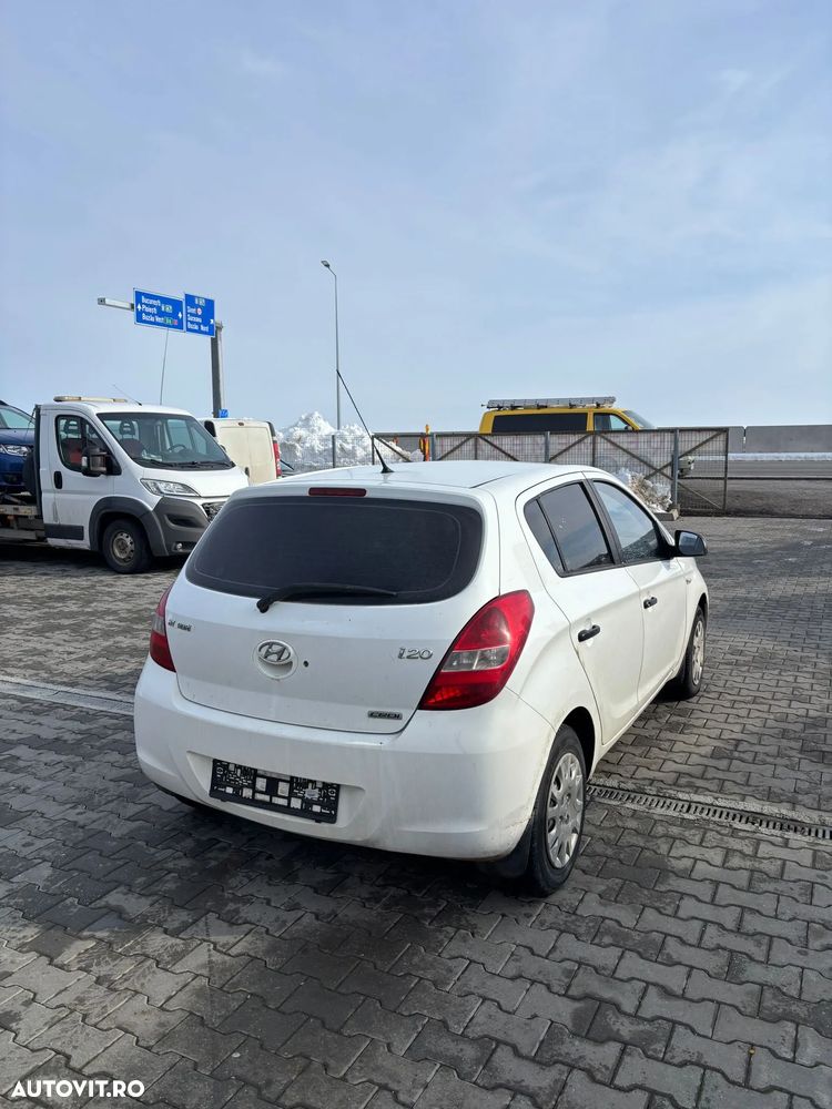 Dezmembram Hyndai I20 1.4 diesel din 2011 - 4