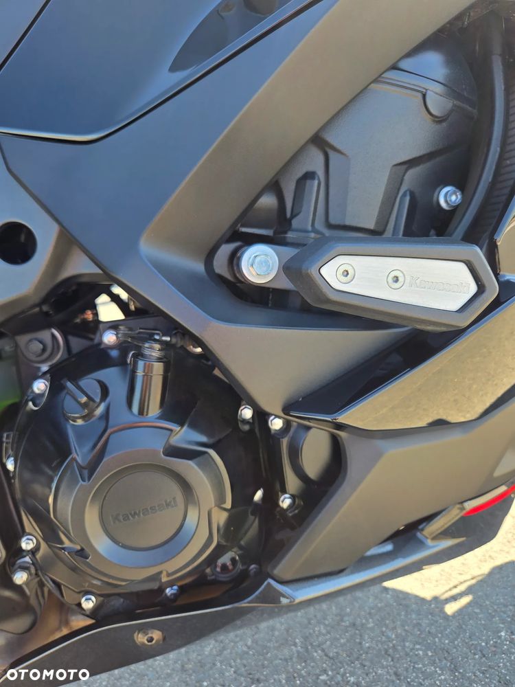 Kawasaki Ninja 1000 SX - 21
