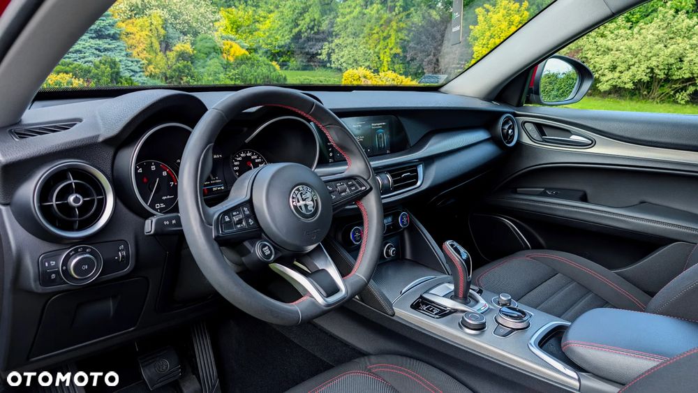 Alfa Romeo Stelvio - 8