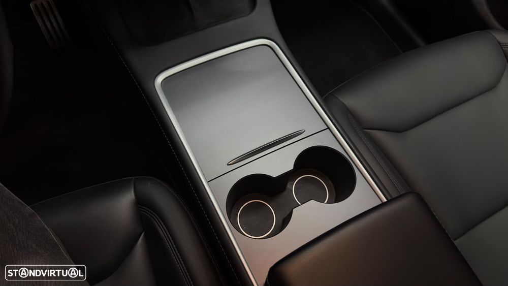 Tesla Model Y Performance Dual Motor AWD - 32