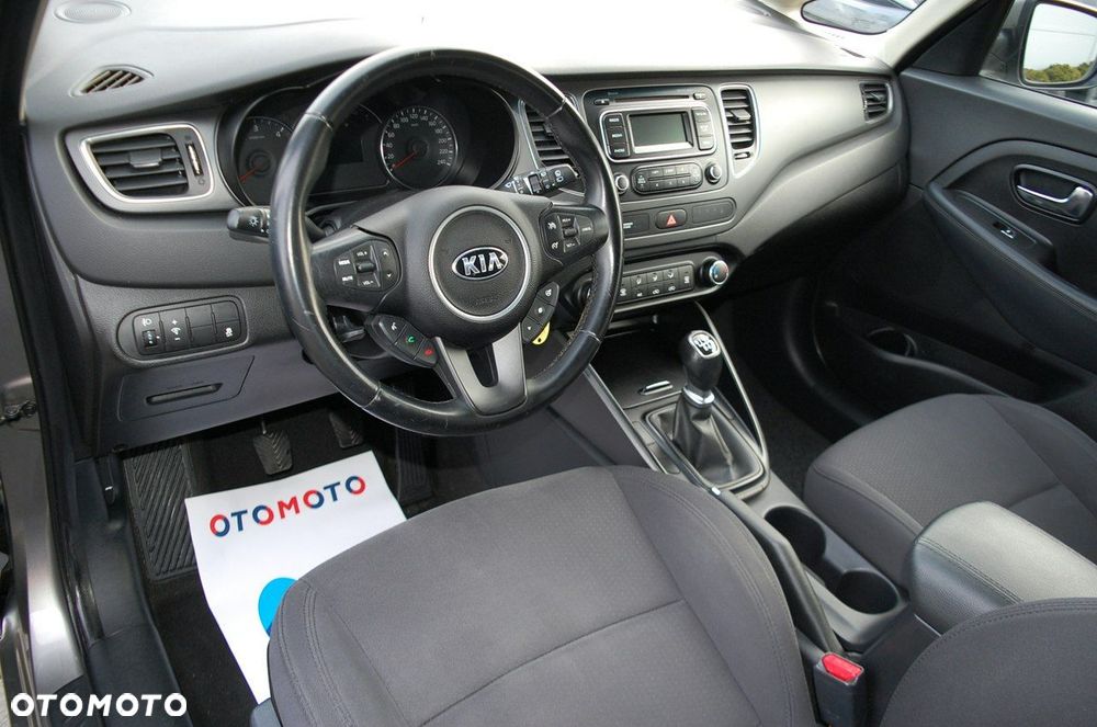 Kia Carens - 22