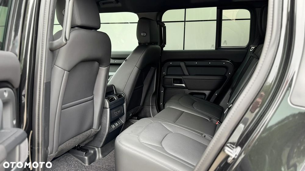 Land Rover Defender 3.0 D250 mHEV X-Dynamic SE - 9