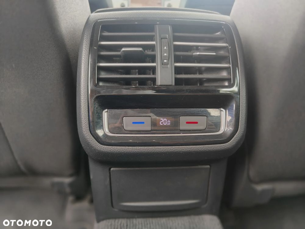 Volkswagen Passat - 12
