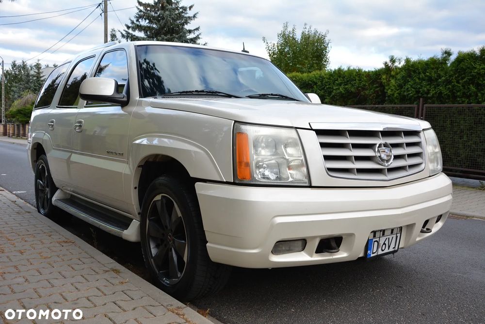 Cadillac Escalade - 3