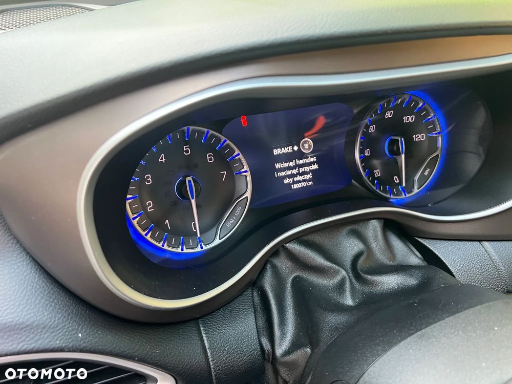 Chrysler Pacifica - 6