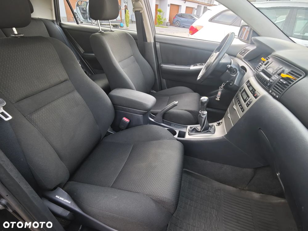 Toyota Corolla 2.0 D-4D Executive - 28