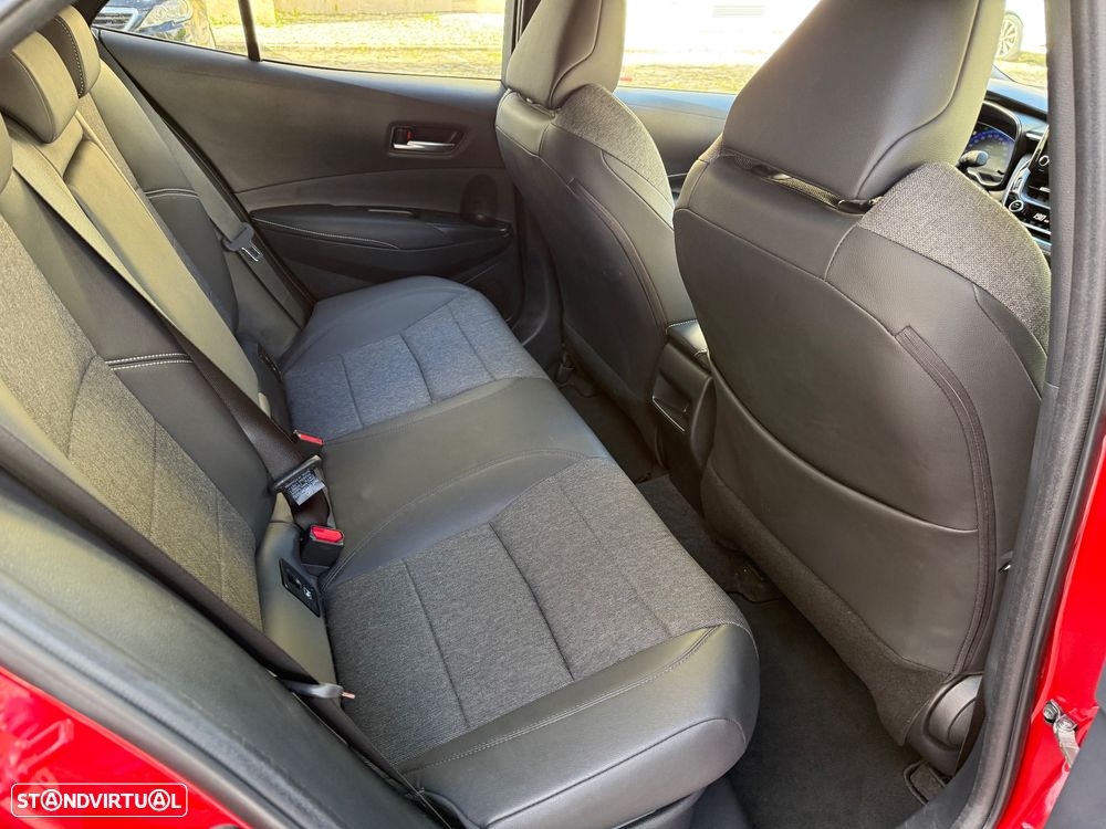 Toyota Corolla 1.8 Hybrid Square Collection - 32