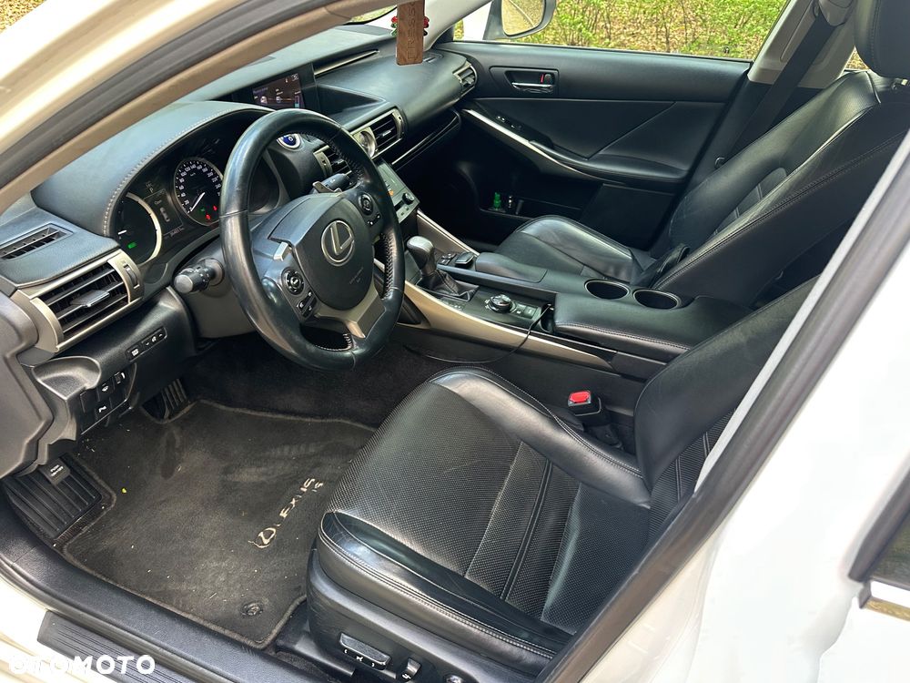 Lexus IS 300h Business - 7