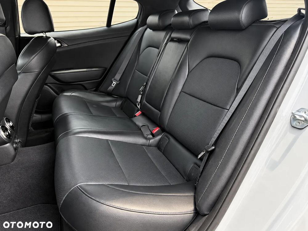 Kia Stinger - 13