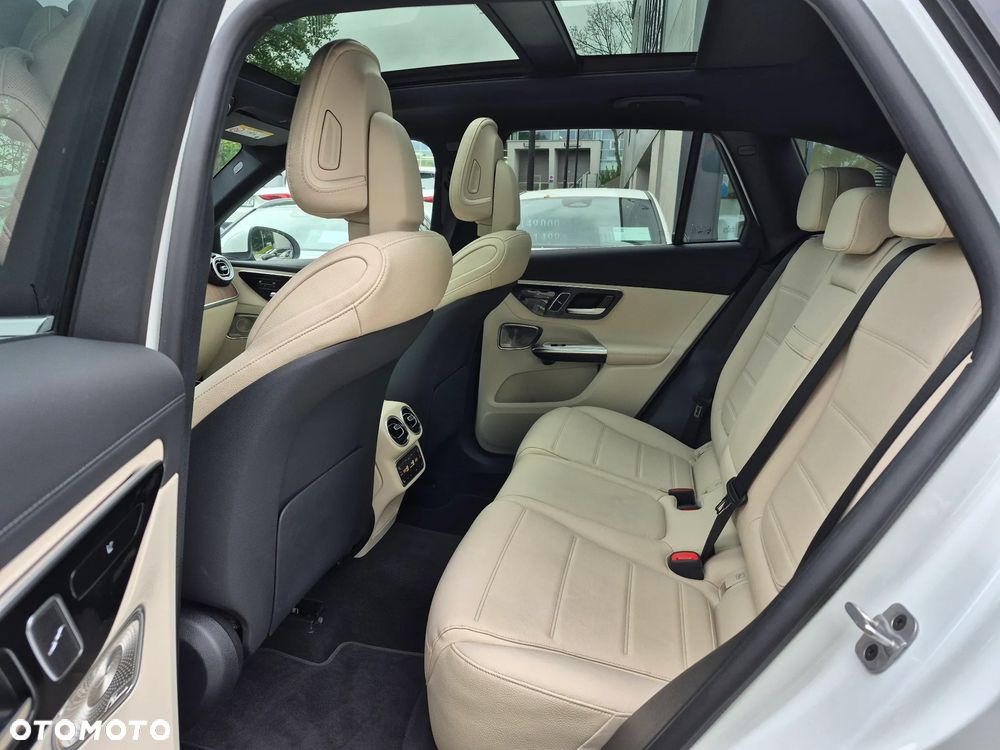 Mercedes-Benz GLC 300 4Matic 9G-TRONIC Edition Avantgarde - 16