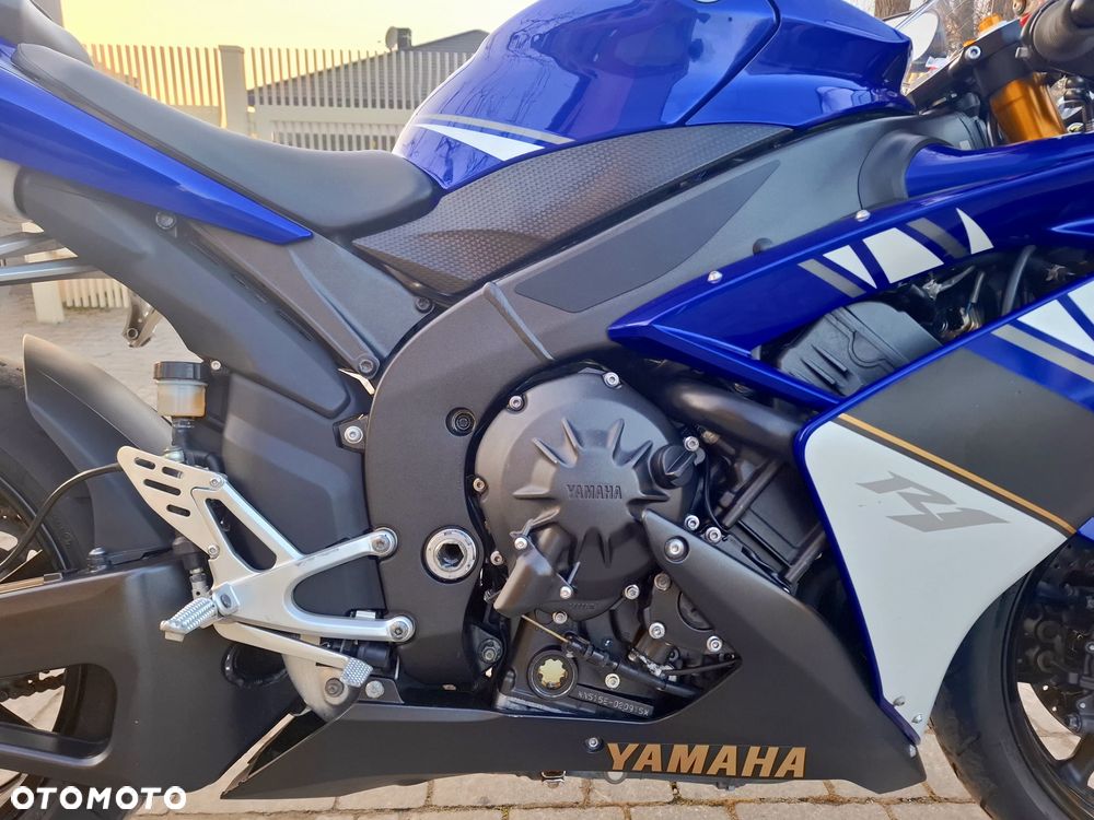 Yamaha R1 - 5