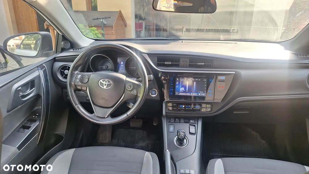 Toyota Auris - 11