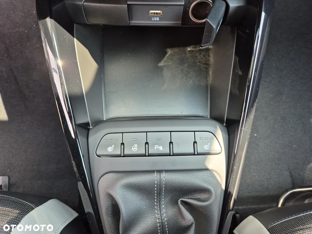 Kia Stonic 1.2 L - 23